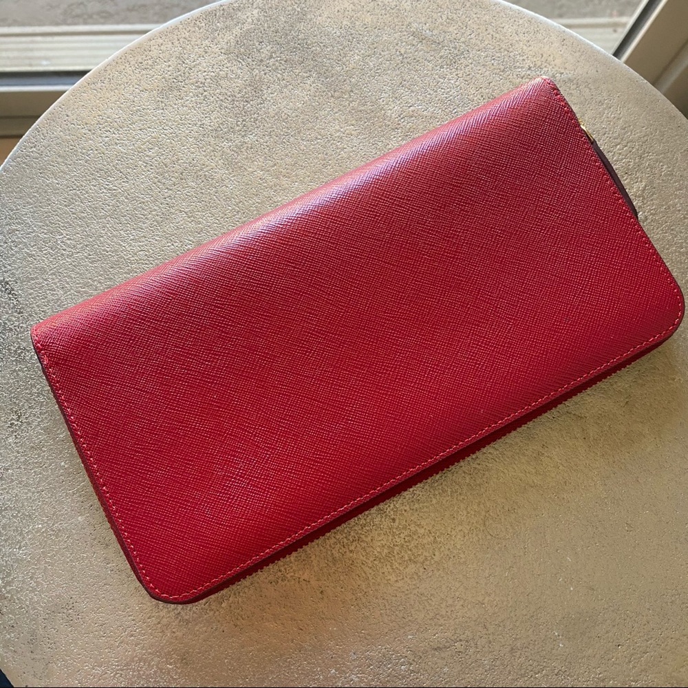 14th & Union Red and Pink Wallet (Barely Used)